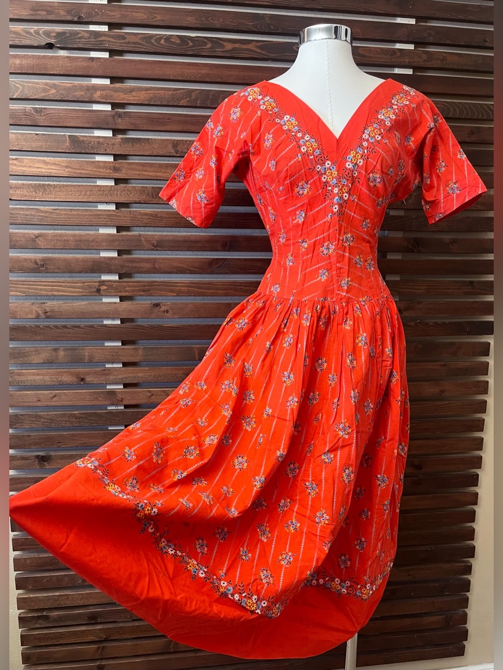 Vintage 1950s 50s Red Floral Short Sleeve Midi Rockabilly VLV V-Neck Dress - S - Picture 10 of 14